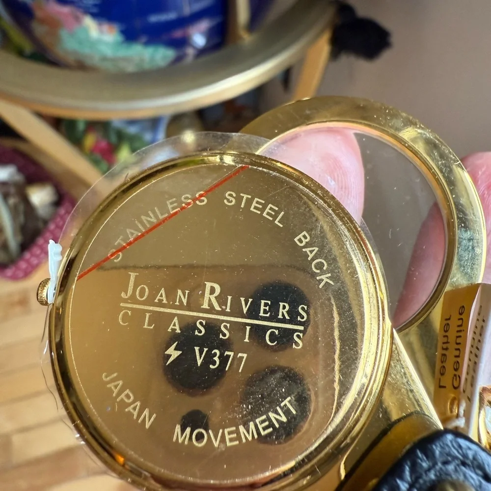 Joan Rivers Goldtone Vintage Pocket Watch with Magnifying Loupe - Picture 9 of 10